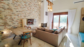 Nikiti Beach House, 2 mins to the sea